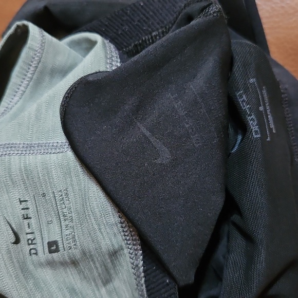 Lot Of 3 Nike Dri-Fit Swoosh Logo Wirefree Sports Bras Black Gray - Picture 3 of 3